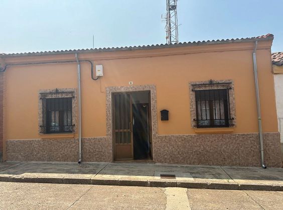 Foto 2 de Casa adossada en venda a Osorno la Mayor de 4 habitacions amb terrassa i calefacció