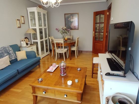 Foto 2 de Pis en venda a avenida Logroño de 3 habitacions amb terrassa i calefacció