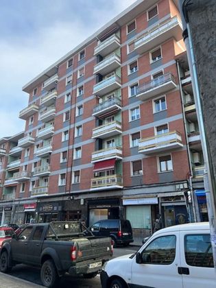 Foto 1 de Piso en venta en Arrigorriaga de 4 habitaciones con balcón y calefacción
