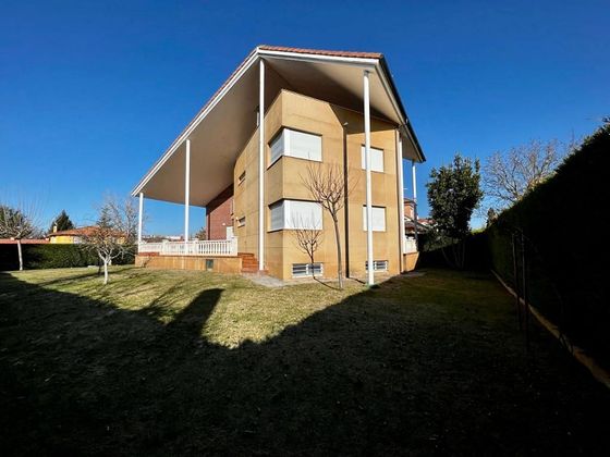 Foto 2 de Xalet en venda a calle Principado de Asturias de 5 habitacions amb terrassa i garatge