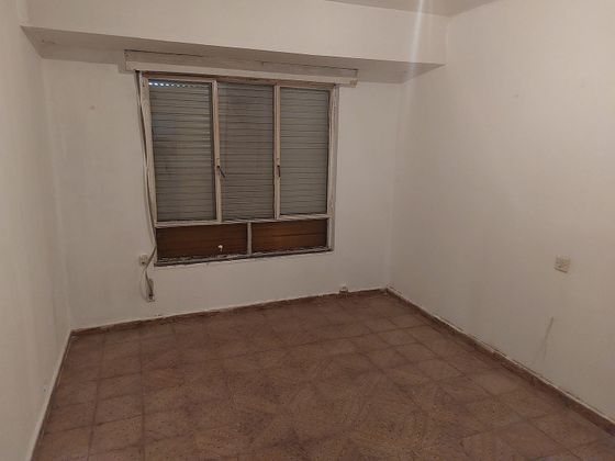 Foto 2 de Piso en venta en avenida Flórez Estrada de 3 habitaciones con calefacción y ascensor