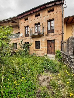 Foto 2 de Casa adossada en venda a barrio La Bárcena de 5 habitacions amb jardí i balcó