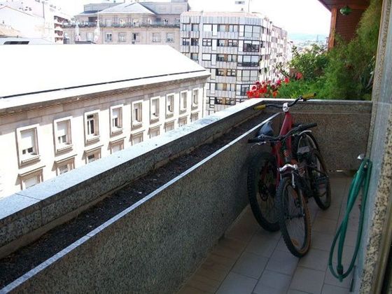 Foto 2 de Venta de piso en Centro - Ourense de 5 habitaciones con garaje y muebles