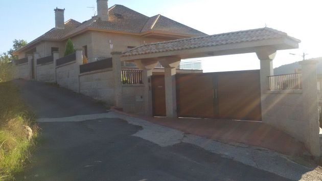 Foto 1 de Chalet en venta en Pereiro de Aguiar (O) de 8 habitaciones con terraza y piscina