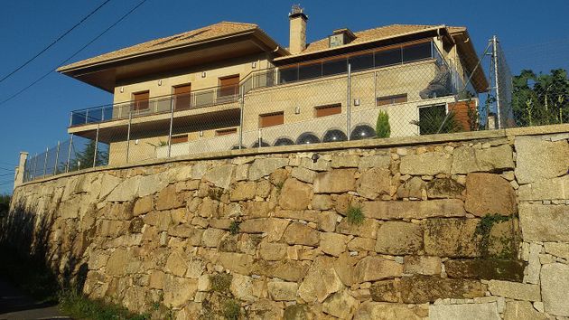 Foto 2 de Chalet en venta en Pereiro de Aguiar (O) de 8 habitaciones con terraza y piscina