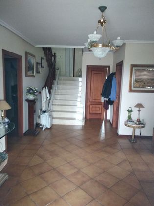 Foto 2 de Chalet en venta en San Cibrao das Viñas de 5 habitaciones con garaje y jardín