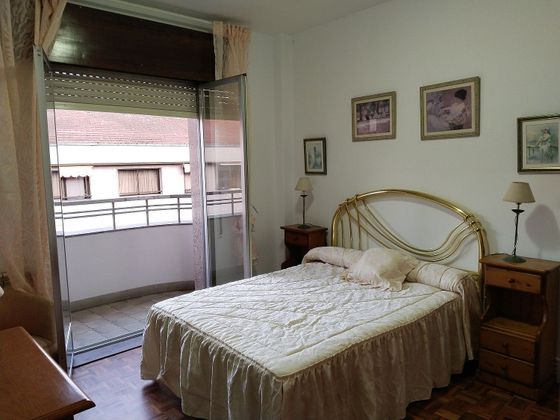 Foto 1 de Alquiler de piso en Centro - Ourense de 2 habitaciones con muebles y balcón
