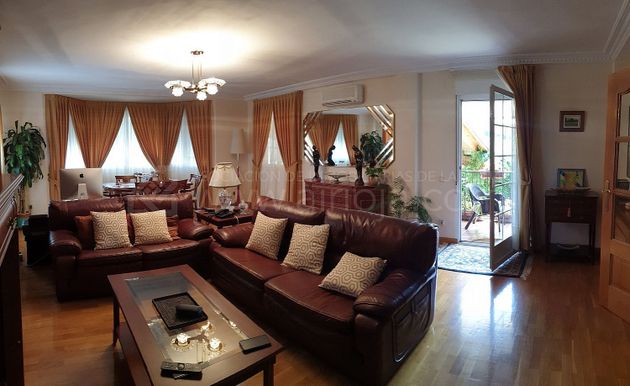 Foto 2 de Xalet en venda a Lardero de 6 habitacions amb terrassa i piscina