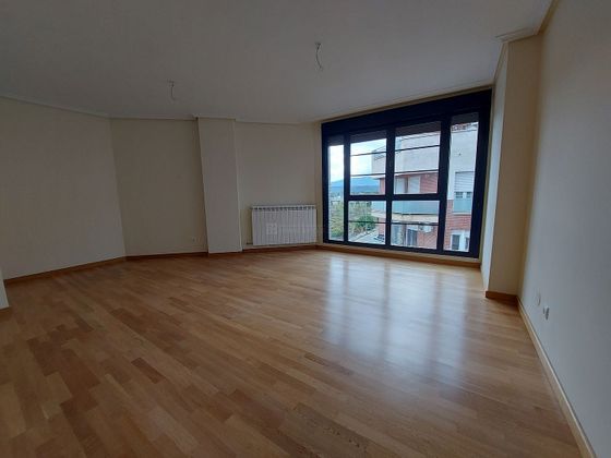 Foto 1 de Venta de piso en Lardero de 2 habitaciones con balcón y calefacción