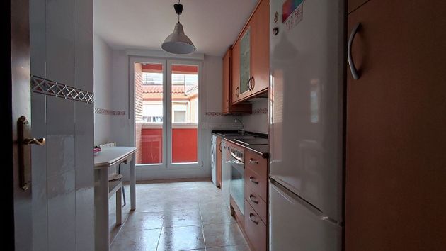 Foto 2 de Pis en venda a Lardero de 3 habitacions amb garatge i balcó