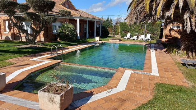 Foto 1 de Xalet en venda a Alberite de 5 habitacions amb terrassa i piscina