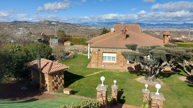 Foto 2 de Chalet en venta en Alberite de 5 habitaciones con terraza y piscina