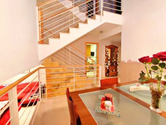 Foto 1 de Casa adossada en venda a calle Broto de 4 habitacions amb terrassa i piscina
