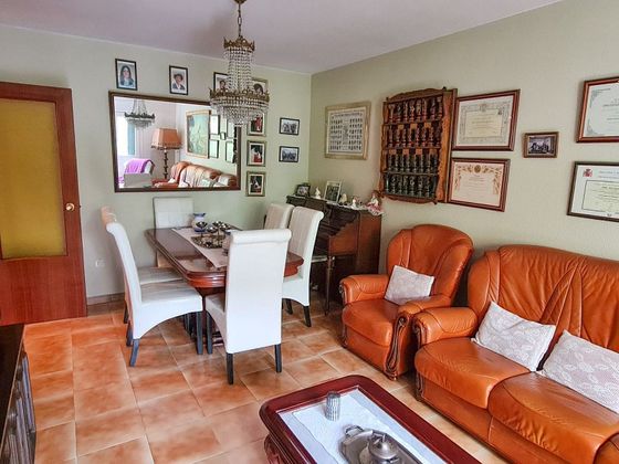 Foto 2 de Casa en venda a Salvador Allende de 4 habitacions amb garatge i jardí