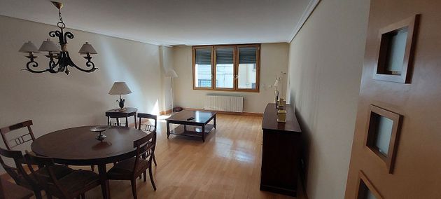 Foto 1 de Piso en alquiler en calle Emilio Arrieta de 2 habitaciones con garaje y muebles