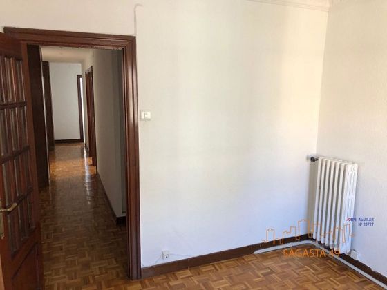 Foto 1 de Pis en venda a Ruiseñores de 3 habitacions amb calefacció i ascensor