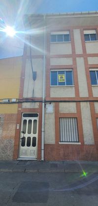 Foto 1 de Casa adossada en venda a calle Artesano de 9 habitacions i 227 m²