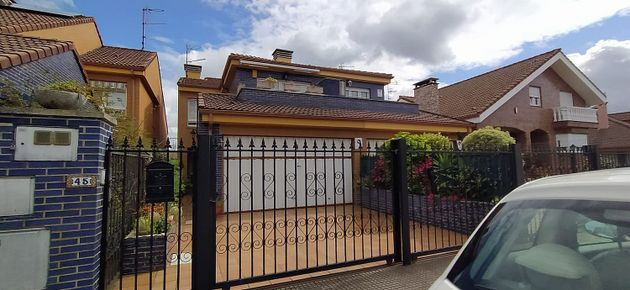 Foto 1 de Casa adosada en venta en Villalegre - La Luz de 4 habitaciones con terraza y garaje