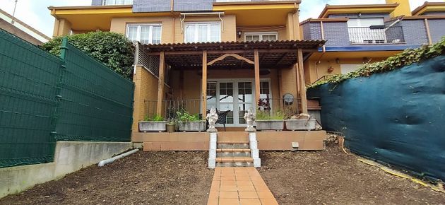 Foto 2 de Casa adosada en venta en Villalegre - La Luz de 4 habitaciones con terraza y garaje
