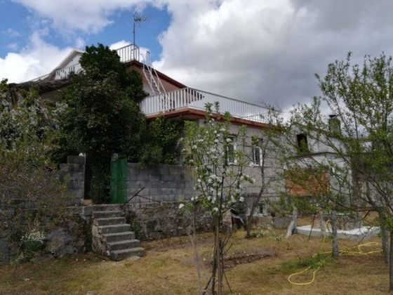 Foto 2 de Venta de chalet en Ribadavia de 5 habitaciones con terraza y jardín