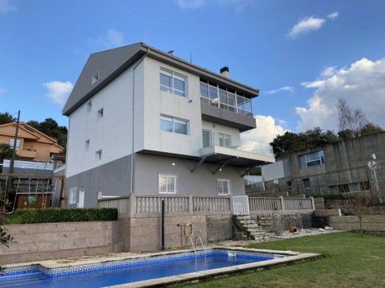 Foto 2 de Xalet en venda a Redondela de 6 habitacions amb terrassa i piscina