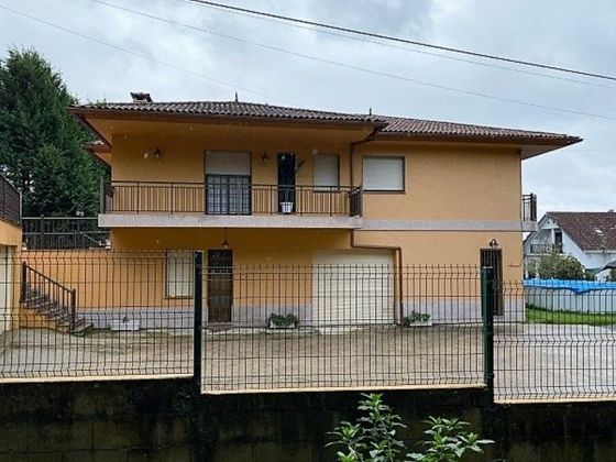 Foto 2 de Xalet en venda a Ponteareas de 4 habitacions amb terrassa i garatge