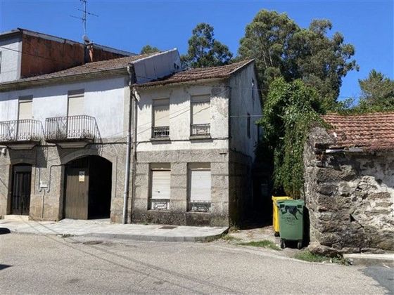 Foto 1 de Casa adossada en venda a Cañiza (A) de 4 habitacions amb jardí