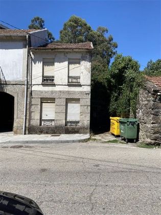 Foto 2 de Casa adossada en venda a Cañiza (A) de 4 habitacions amb jardí