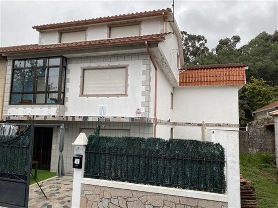 Foto 1 de Casa adossada en venda a Cañiza (A) de 5 habitacions amb piscina i garatge