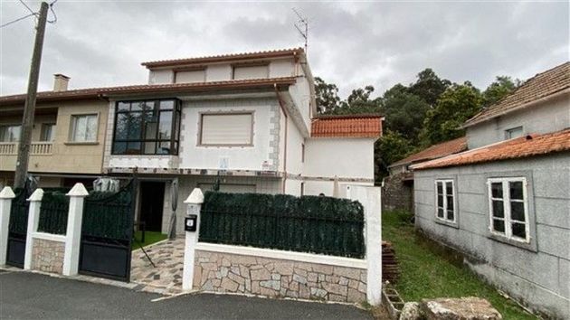 Foto 2 de Casa adossada en venda a Cañiza (A) de 5 habitacions amb piscina i garatge
