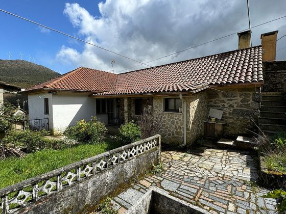 Foto 1 de Venta de chalet en Cañiza (A) de 4 habitaciones con jardín y calefacción