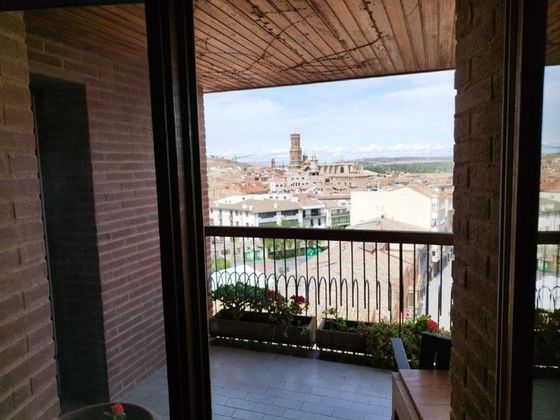 Foto 2 de Pis en venda a Tudela de 4 habitacions amb garatge i balcó