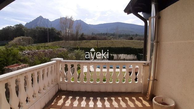 Foto 2 de Chalet en venta en Ayegui de 4 habitaciones con terraza y piscina