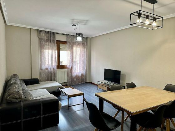 Foto 1 de Pis en lloguer a Centro - Cuenca de 5 habitacions amb terrassa i mobles