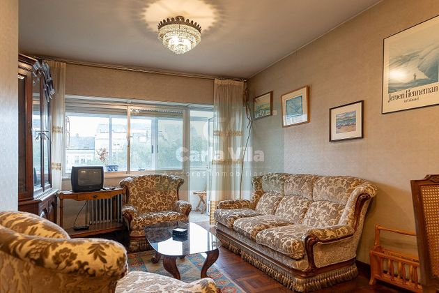 Foto 2 de Pis en venda a ronda Da Muralla de 4 habitacions amb balcó i calefacció