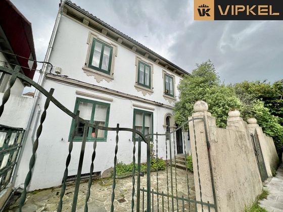 Foto 2 de Casa en venta en Ensanche - Sar de 4 habitaciones con terraza y jardín