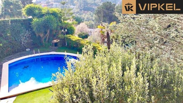 Foto 2 de Venta de chalet en Corbera de Llobregat de 4 habitaciones con terraza y piscina