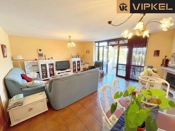 Foto 2 de Casa en venda a Brión de 5 habitacions amb terrassa i piscina