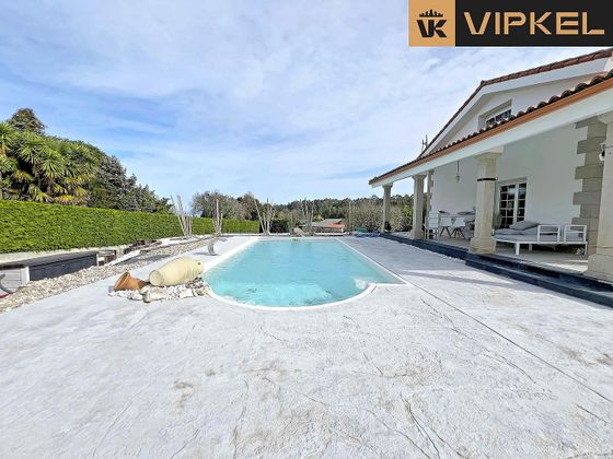 Foto 1 de Xalet en venda a Bergondo de 4 habitacions amb terrassa i piscina