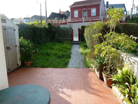 Foto 2 de Casa adossada en venda a calle Aldea Samoedo de 4 habitacions amb terrassa i garatge