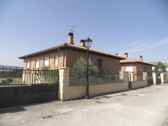 Foto 1 de Casa en venda a Murieta de 4 habitacions amb terrassa i garatge