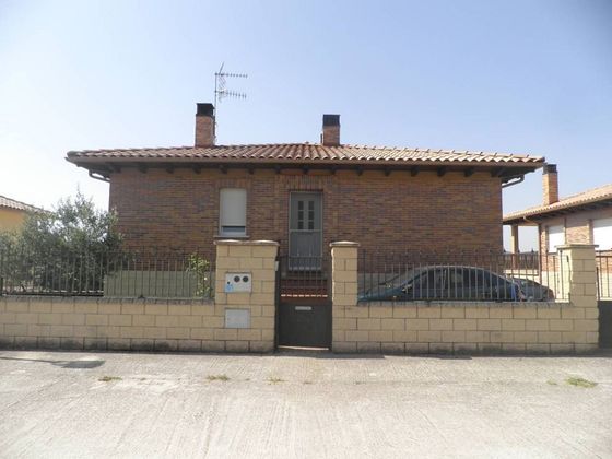 Foto 2 de Casa en venda a Murieta de 4 habitacions amb terrassa i garatge