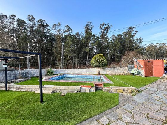 Foto 1 de Chalet en venta en calle Cabreira Devesa de 5 habitaciones con terraza y piscina