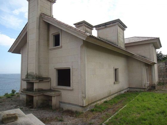 Foto 1 de Chalet en venta en Pobra do Caramiñal (A) de 6 habitaciones con terraza y piscina