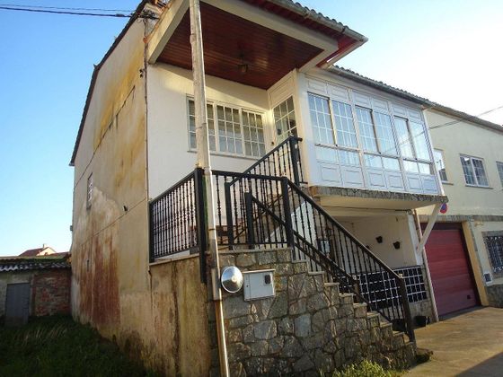 Foto 1 de Casa en venda a Castiñeiriño - Cruceiro de Sar de 4 habitacions amb terrassa i calefacció