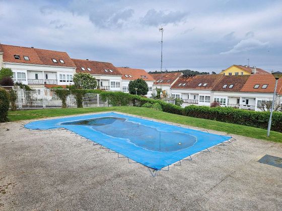 Foto 1 de Casa en venta en Brión de 5 habitaciones con terraza y piscina