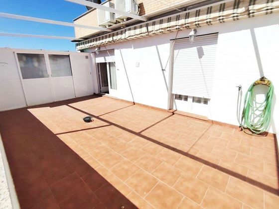 Foto 1 de Ático en venta en Valdepeñas de 3 habitaciones con terraza y aire acondicionado