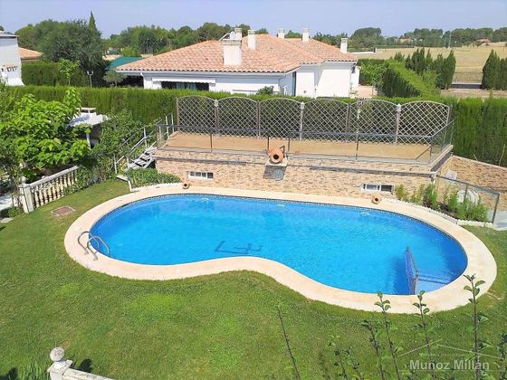 Foto 2 de Venta de casa en Hermanos Falcó - Sepulcro Bolera de 7 habitaciones con terraza y piscina