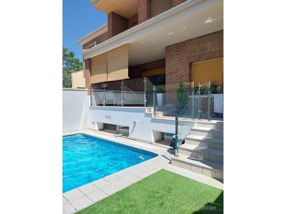 Foto 1 de Venta de casa en Hermanos Falcó - Sepulcro Bolera de 4 habitaciones con terraza y piscina