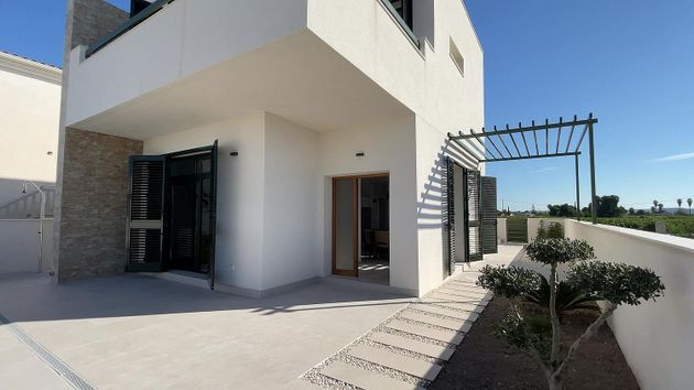 Foto 1 de Xalet en venda a Daya Nueva de 3 habitacions amb terrassa i piscina